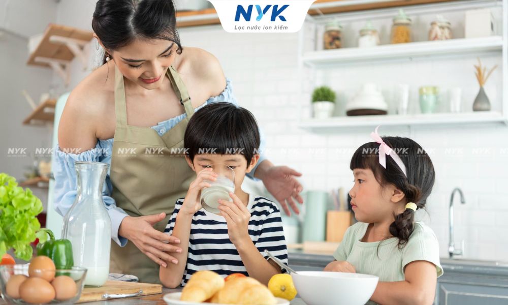 Lợi Ích Khi Uống Nước Sạch Đối Với Trẻ Nhỏ & Người Cao Tuổi